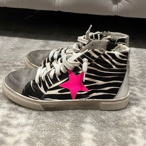 STEVE MADDEN SZ 7 SNEAKERS